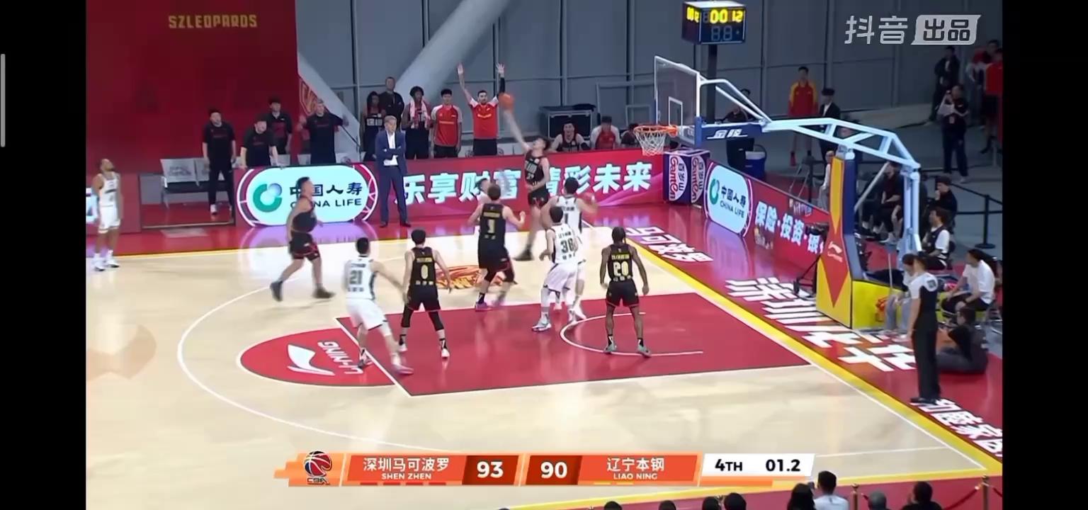 深圳男篮发布备战花絮，关键时刻临场应变，CBA常规赛任务艰巨，年轻球员得到机会的简单介绍